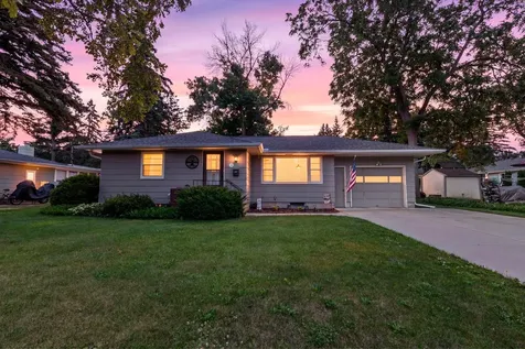512 Woodley Street E Northfield MN 55057