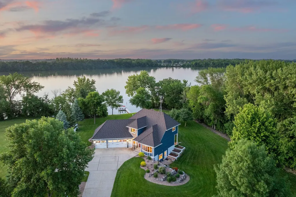 16 Lake Shore Drive Sherburn MN 56171