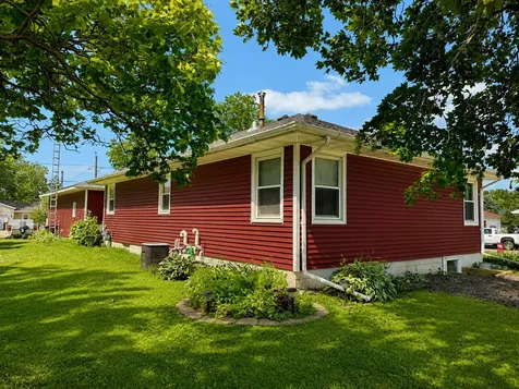 506 Ash Avenue N New Richland MN 56072