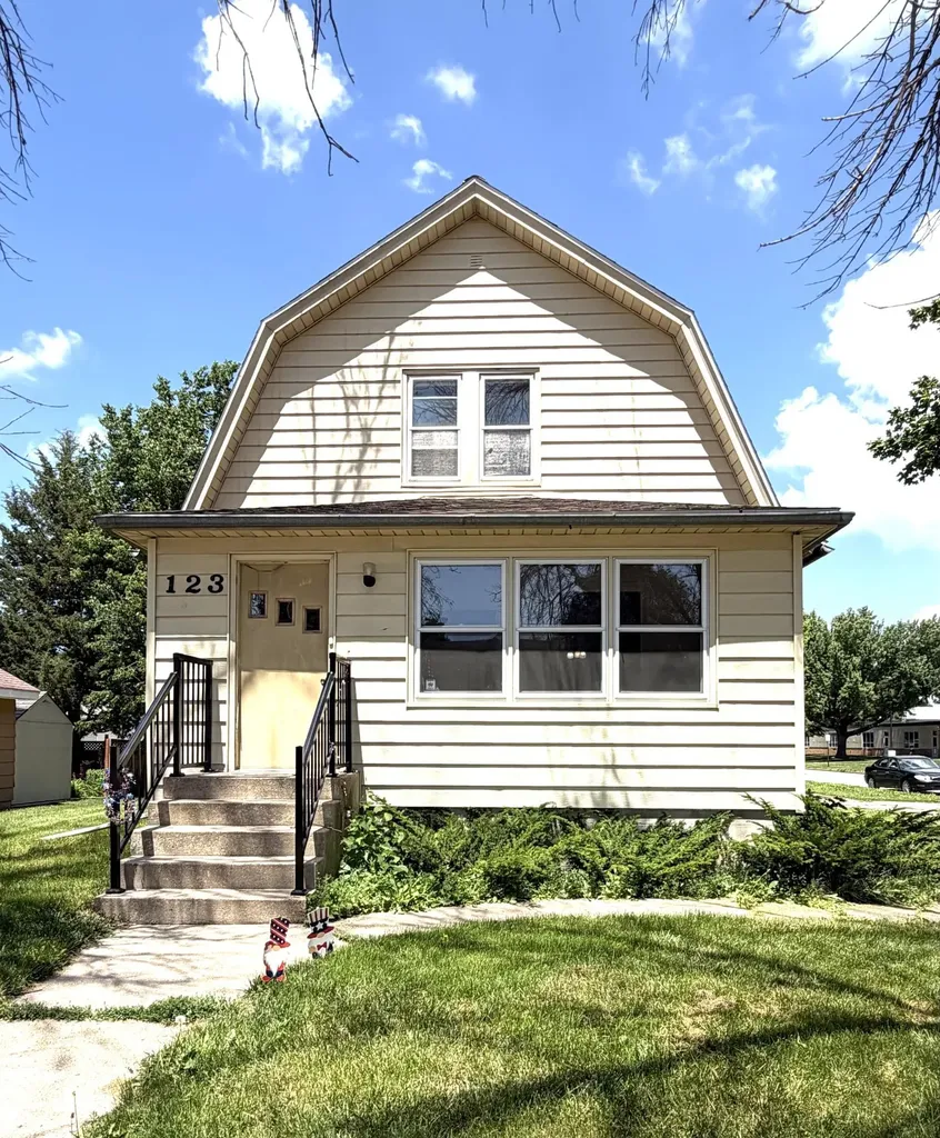 123 E 12th Street Fairmont MN 56031