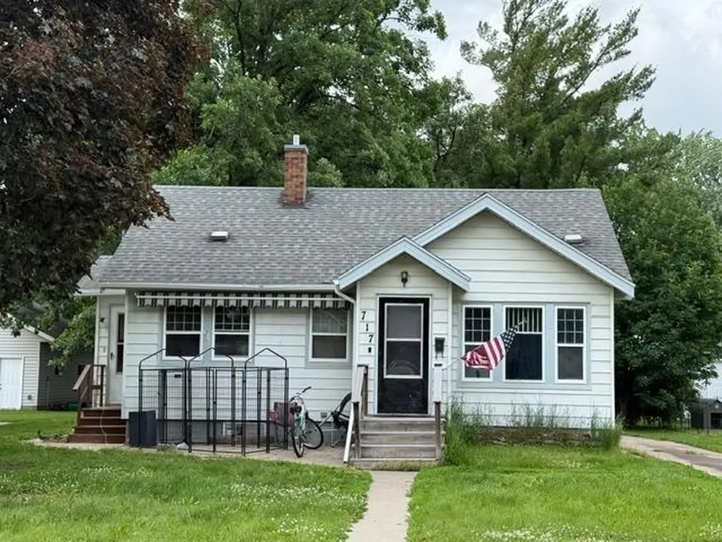 717 5th Avenue E Alexandria MN 56308