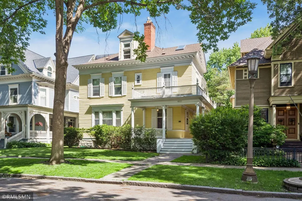 461 Holly Avenue Saint Paul MN 55102
