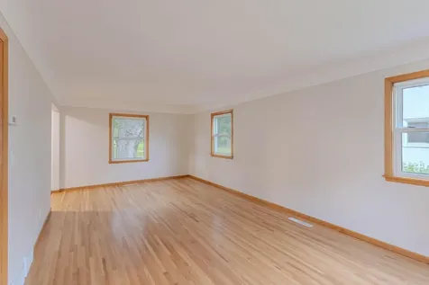 109 23rd Avenue S South Saint Paul MN 55075