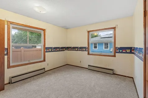 9 6th Avenue NE Osseo MN 55369