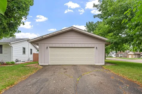 9 6th Avenue NE Osseo MN 55369