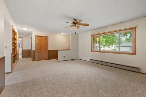 9 6th Avenue NE Osseo MN 55369