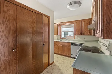 9 6th Avenue NE Osseo MN 55369