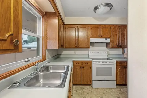 9 6th Avenue NE Osseo MN 55369