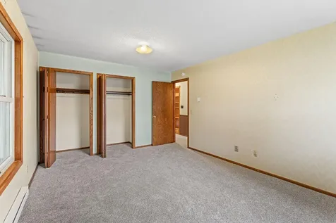 9 6th Avenue NE Osseo MN 55369