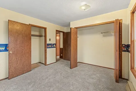9 6th Avenue NE Osseo MN 55369