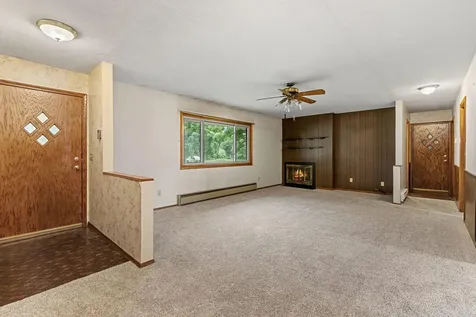 9 6th Avenue NE Osseo MN 55369