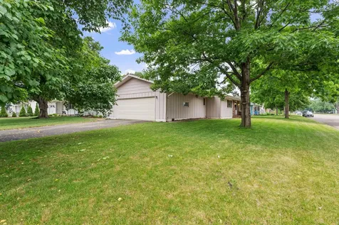 9 6th Avenue NE Osseo MN 55369