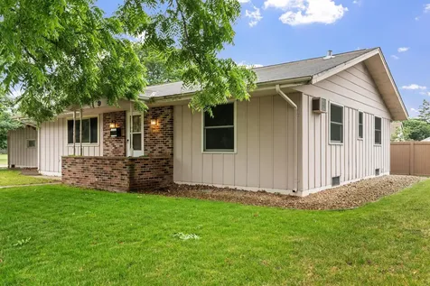 9 6th Avenue NE Osseo MN 55369