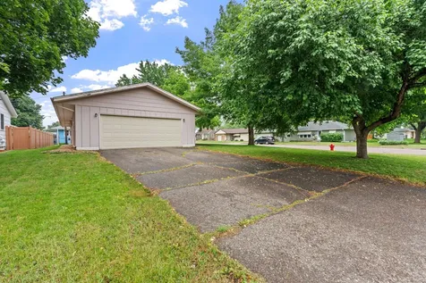 9 6th Avenue NE Osseo MN 55369