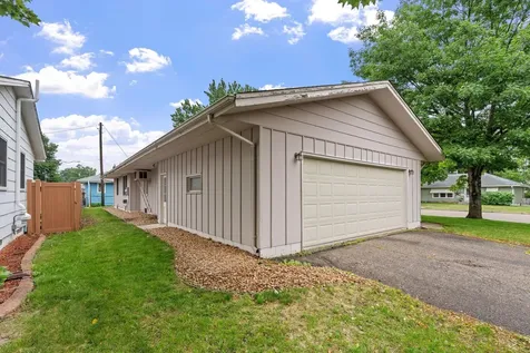 9 6th Avenue NE Osseo MN 55369