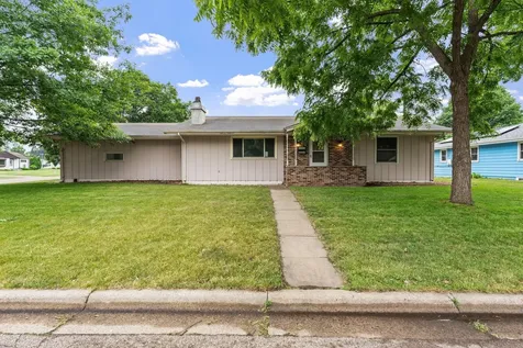 9 6th Avenue NE Osseo MN 55369
