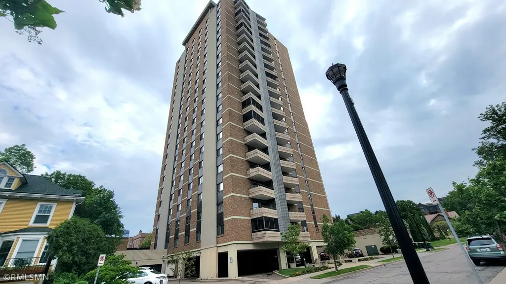 410 Groveland Avenue Minneapolis MN 55403