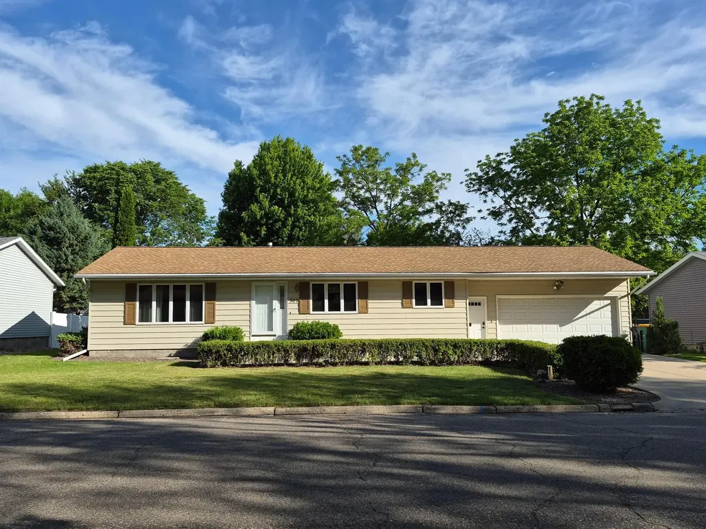302 Sunrise Lane Marshall MN 56258