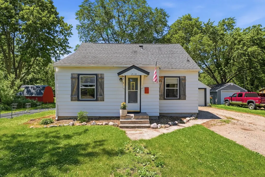 719 N Ramsey Avenue Litchfield MN 55355