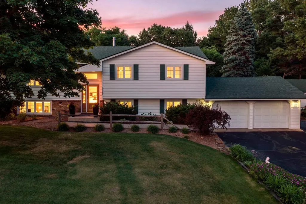 12431 Flintwood Street NW Coon Rapids MN 55448