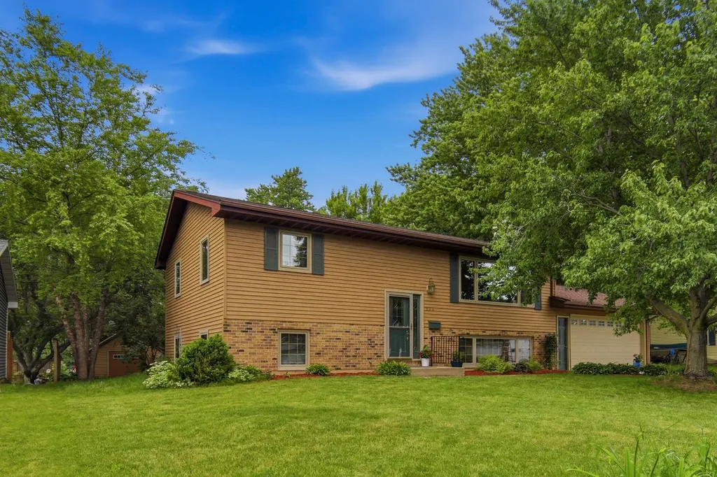 323 7th Street SW Eyota MN 55934