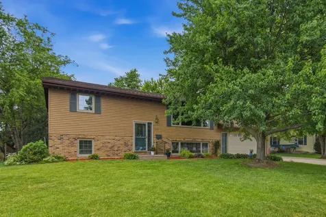 323 7th Street SW Eyota MN 55934