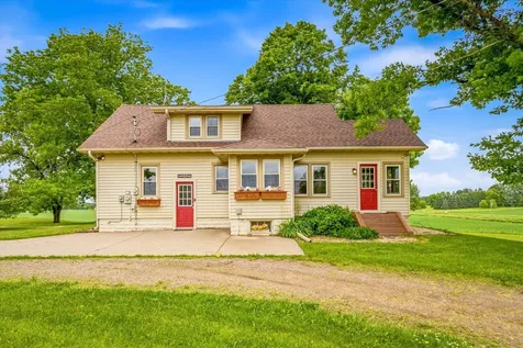4475 409th Avenue NW Braham MN 55006
