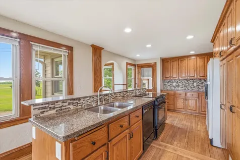 4475 409th Avenue NW Braham MN 55006