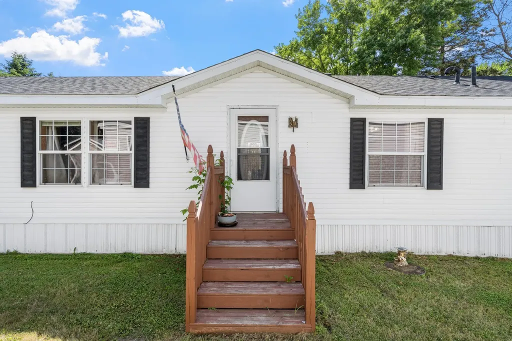 93 Riverside Terrace Watertown MN 55388