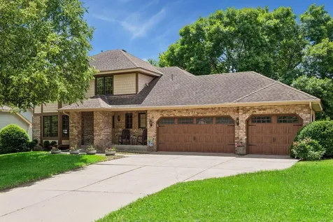156 Red Oaks Drive Vadnais Heights MN 55127