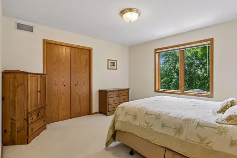 156 Red Oaks Drive Vadnais Heights MN 55127