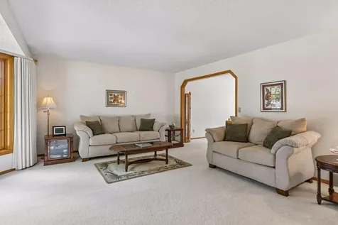 156 Red Oaks Drive Vadnais Heights MN 55127
