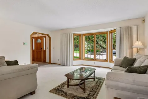 156 Red Oaks Drive Vadnais Heights MN 55127