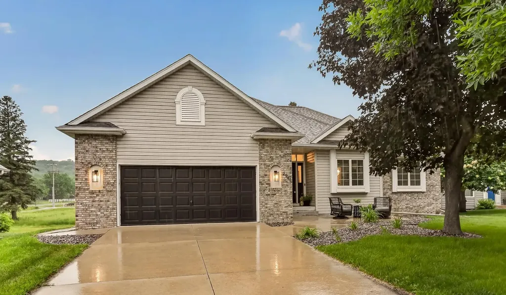 2945 Stonegate Court SW Rochester MN 55902