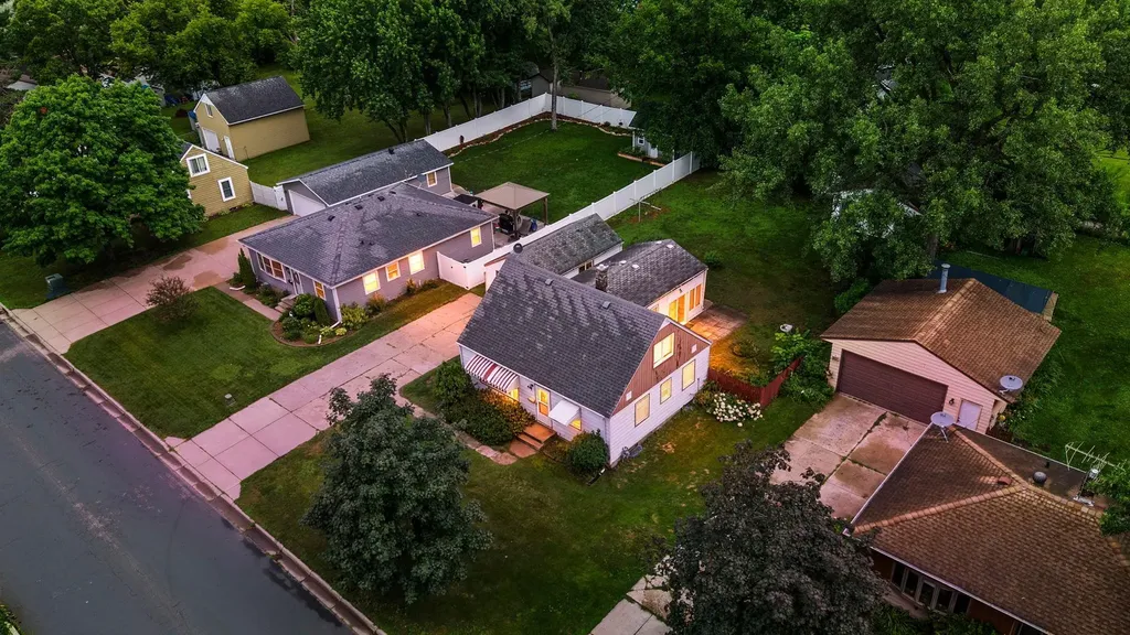 823 Oakwood Drive Anoka MN 55303