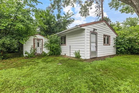 823 Oakwood Drive Anoka MN 55303