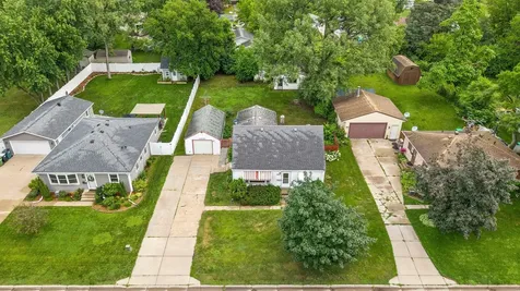 823 Oakwood Drive Anoka MN 55303