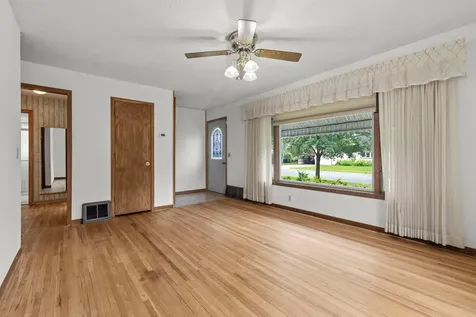 823 Oakwood Drive Anoka MN 55303