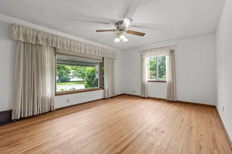 823 Oakwood Drive Anoka MN 55303