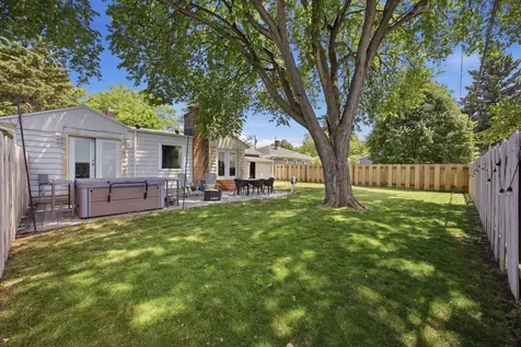 1437 11th Street S Fargo ND 58103