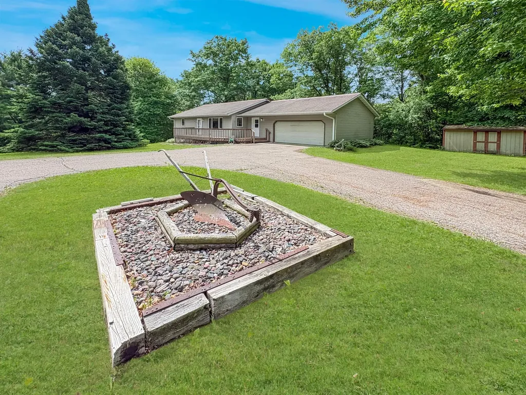 1622 Us Highway 8 Saint Croix Falls WI 54024