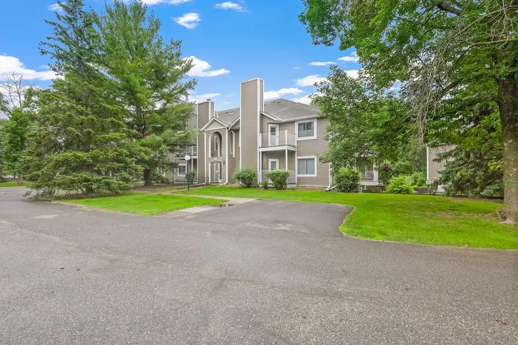 742 County Road F W Shoreview MN 55126