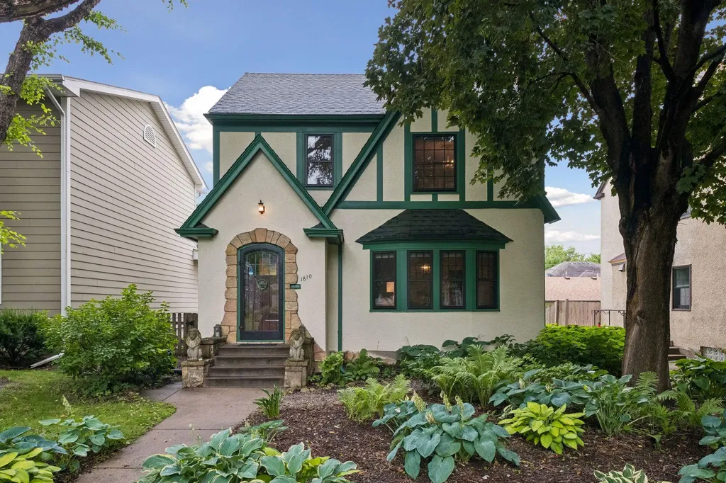 1870 Beechwood Avenue Saint Paul MN 55116