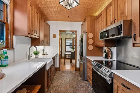 1870 Beechwood Avenue Saint Paul MN 55116