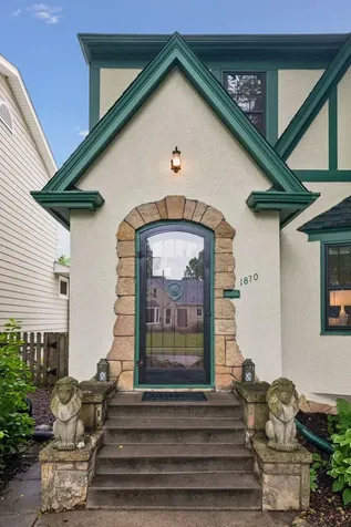 1870 Beechwood Avenue Saint Paul MN 55116