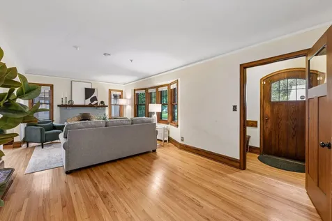 1870 Beechwood Avenue Saint Paul MN 55116