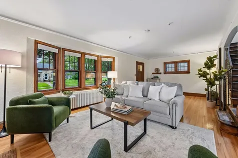 1870 Beechwood Avenue Saint Paul MN 55116