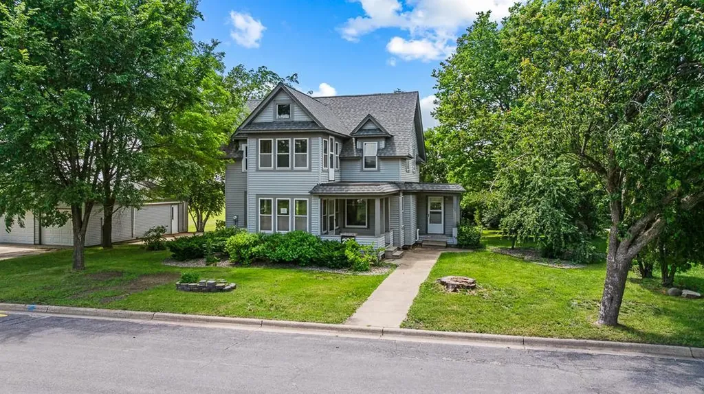 207 S Lake Street Belview MN 56214