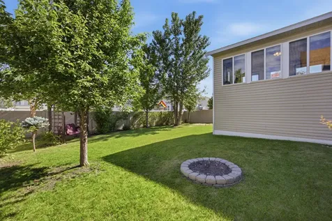 1236 31st Avenue W West Fargo ND 58078