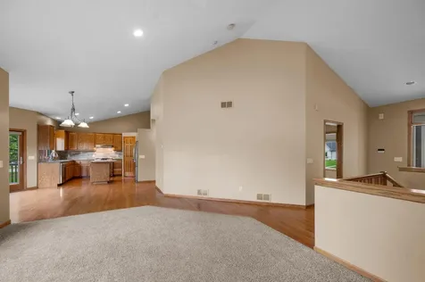 3878 Arlington Drive Woodbury MN 55129